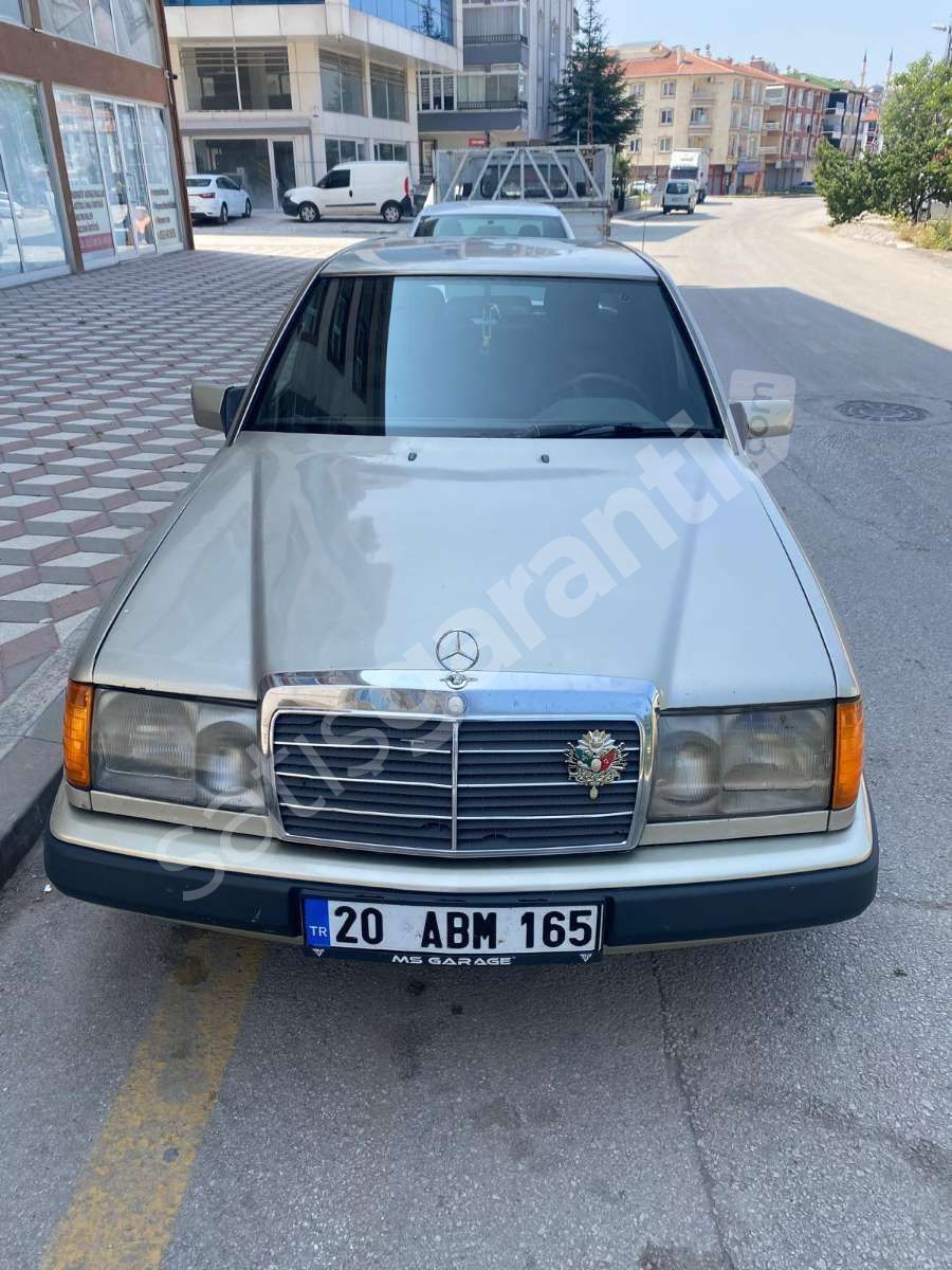 Sahibinden temiz Mercedes 200E
