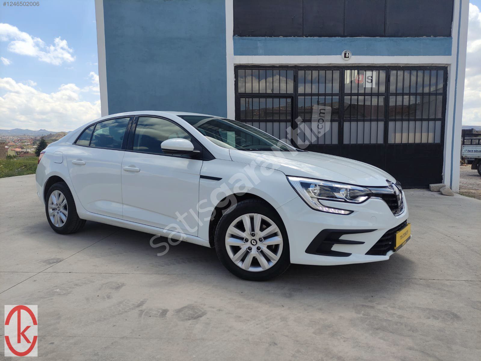 RENAULT MEGANE 1.3 TCE OTM. 2023 HATASIZ KARTA 12 TAKSİT
