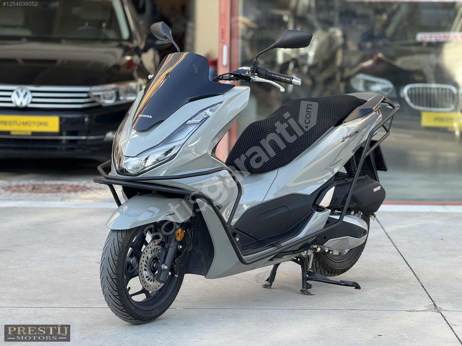 PRESTİJ MOTORS'dan 2024 MODEL HONDA PCX 125 AKSESUARLI "940" KM