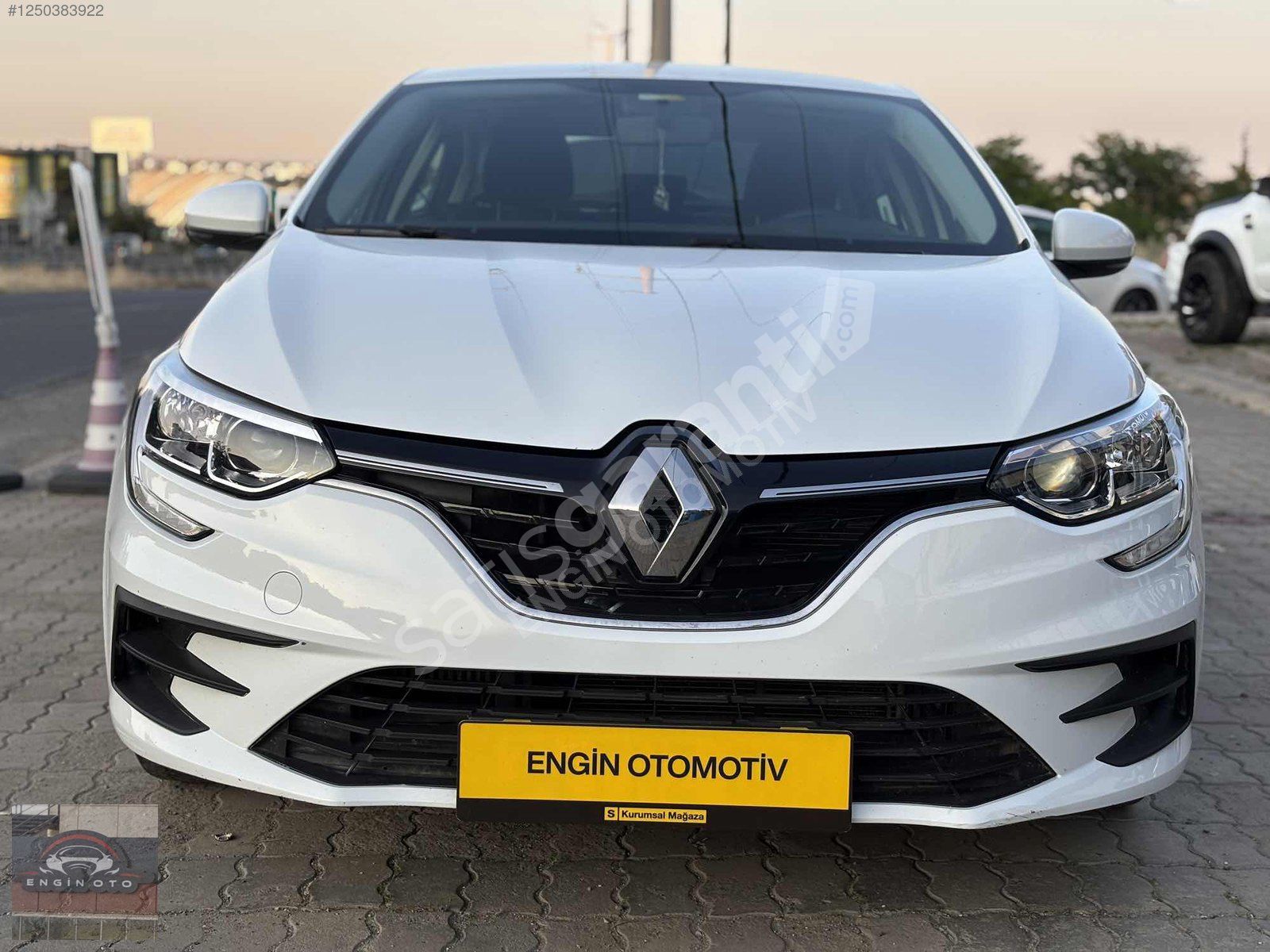 ENGİN OTOMOTİVDEN HATASIZ BOYASIZ DEĞİŞENSİZ TESLA EKRAN MEGANE