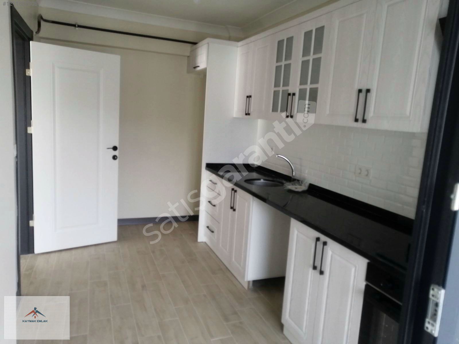 ÜNİVERSİTEYE YAKIN 3. KAT 2+1 ODA SATILIK DAİRE