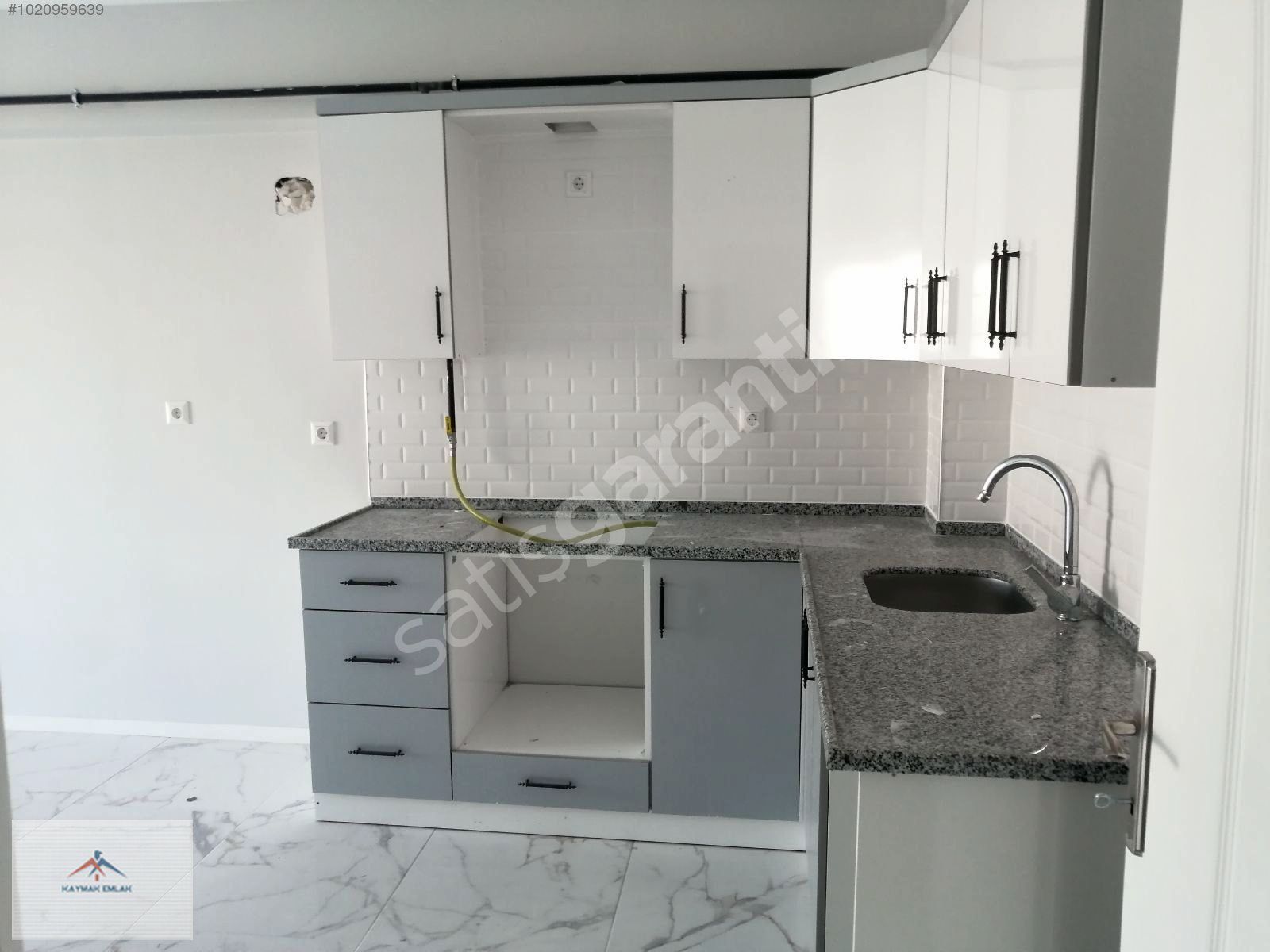 KAYMAK EMLAK TAN 2+1 CARŞI MERKEZDE YERDEN ISITMALI