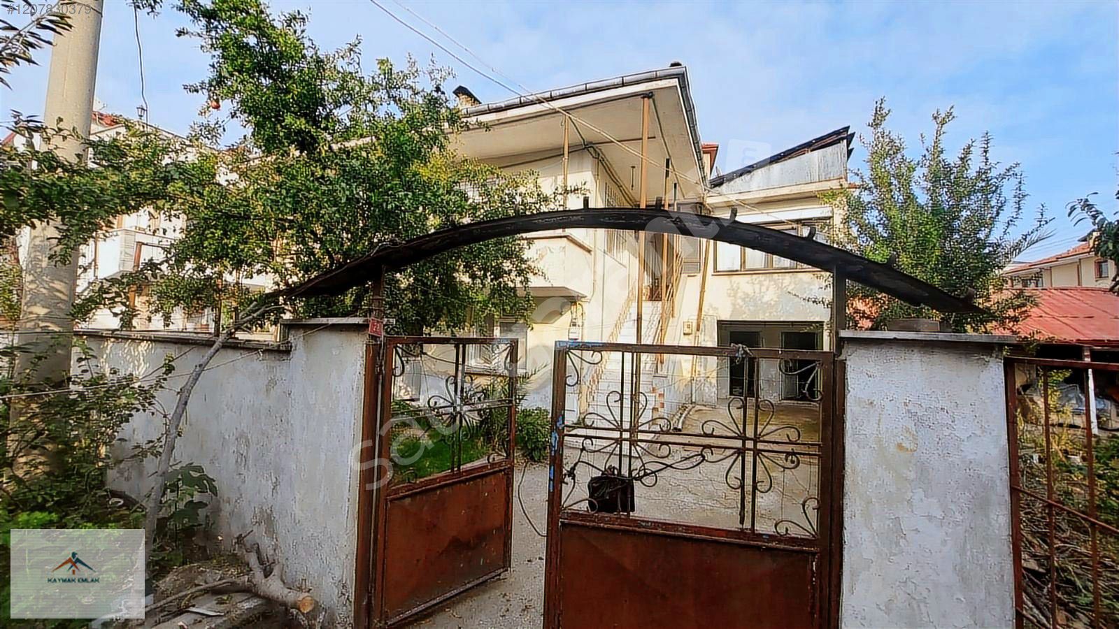MERKEZE YAKIN 2 KATLI MÜSTAKİL EV VE SATILIK ARSASI