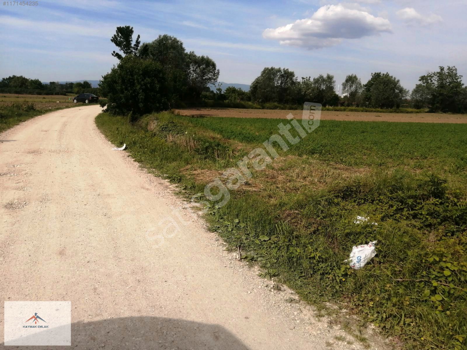 RESMİ YOL+ELEKTRİK+SU EVLERE YAKIN SATILIK ARAZİ