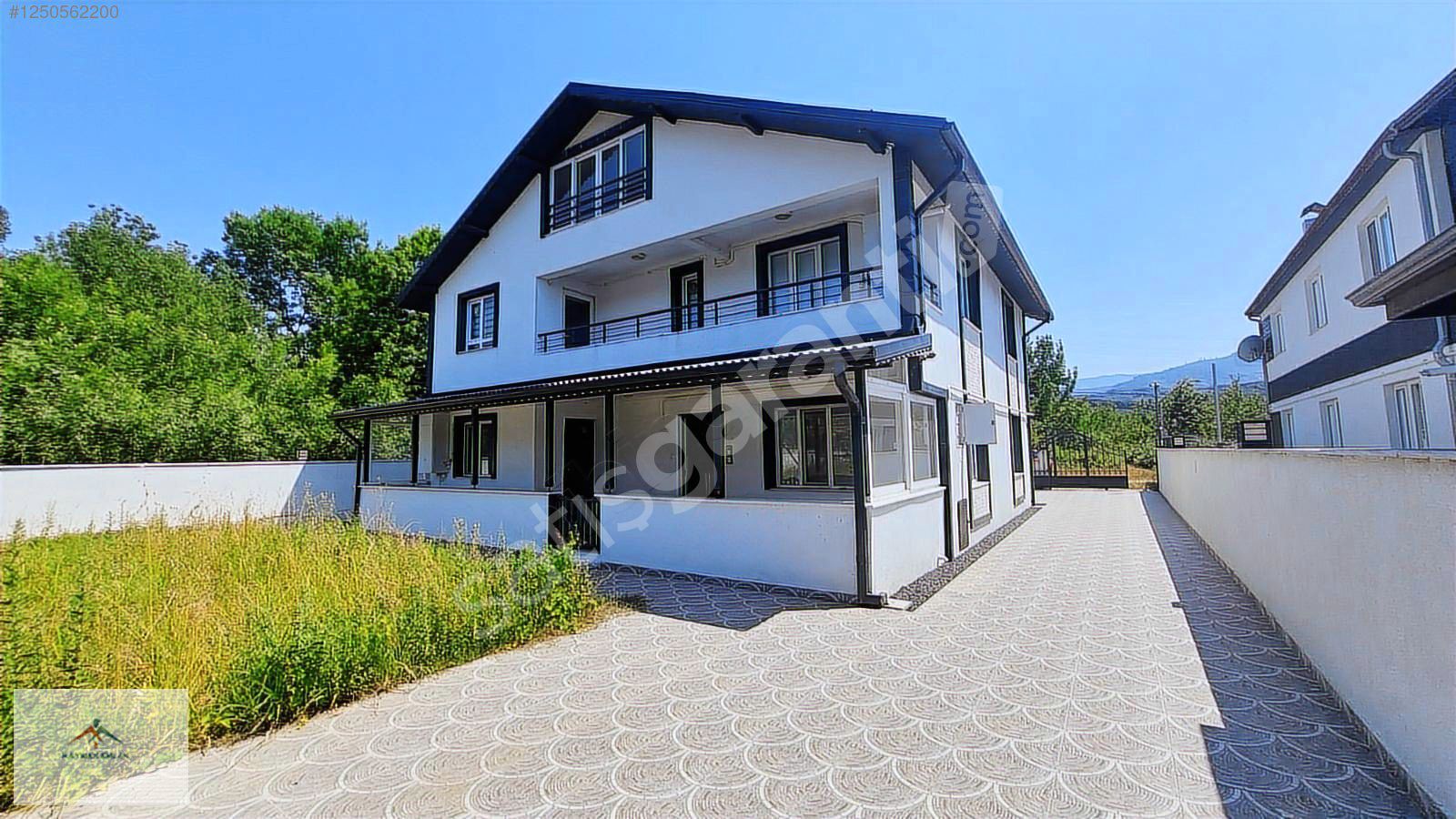LUNAPARKA KAPLICALARA 5 DK MESAFEDE MÜSTAKİL SATILIK EV