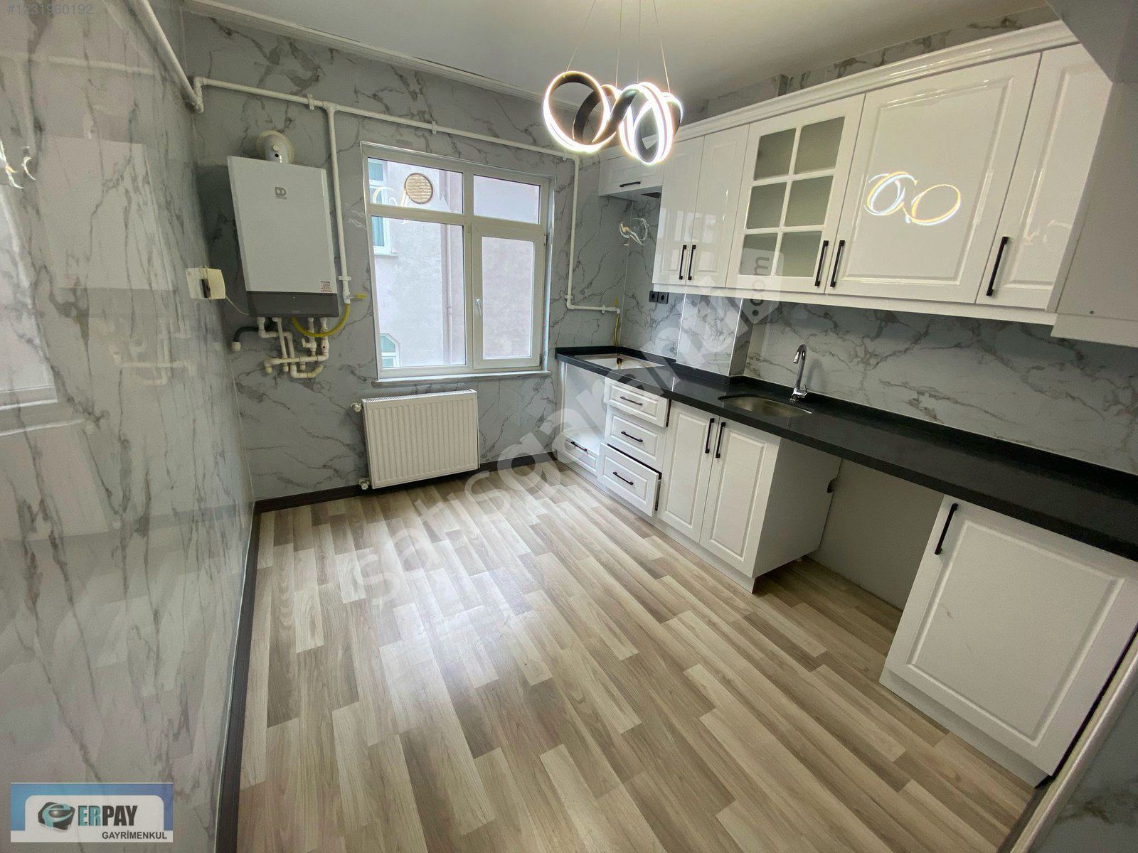 ERPAY İNŞAAT'TAN CUMHURİYET MAH 3+1 130 M2 FERAH ARA KAT DAİRE