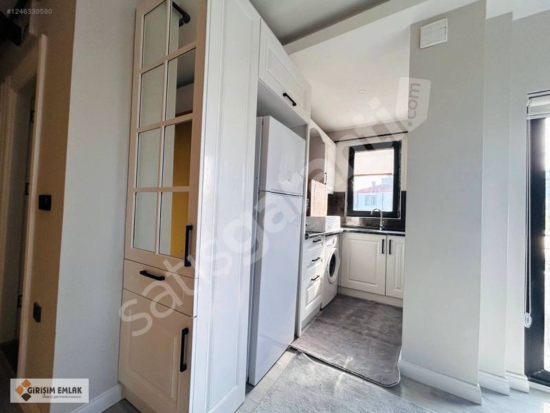 CADDE CEPHELİ İSKANLI BİNADA FULL EŞYALI SATILIK SIFIR 1+1