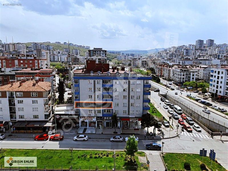ÖMÜREVLERİNDE TRAMVAY DURAĞINA CEPHE KİRALIK 3+1