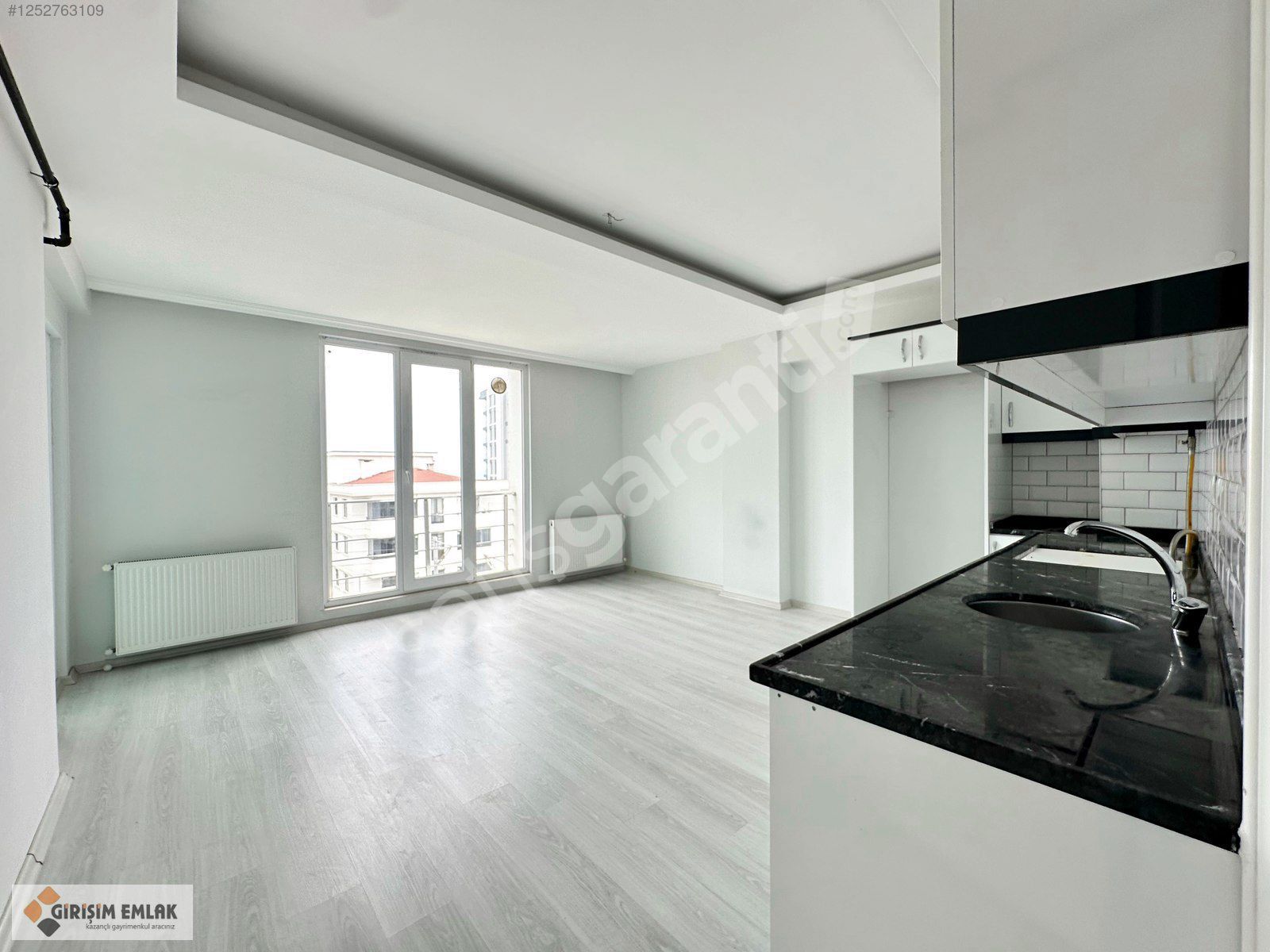TRAMVAYA CEPHE SAHİLE YAKIN 3+1 ÇEVRESİ AÇIK DAİRE