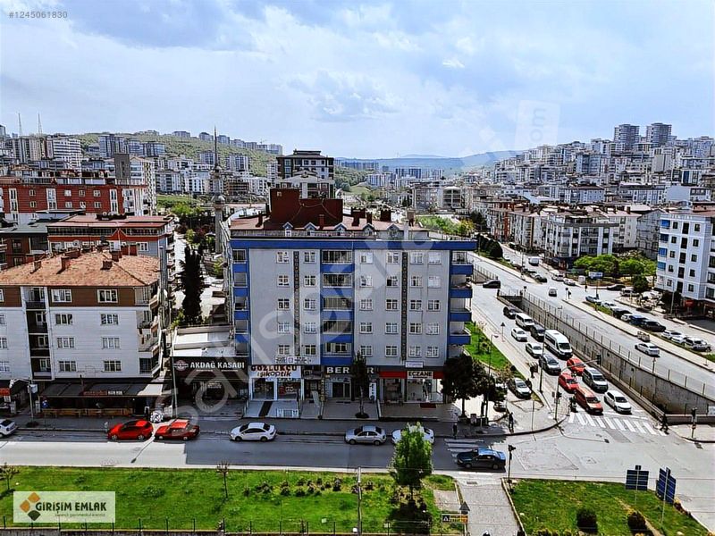 ÖMÜREVLERİNDE TRAMVAYA CEPHE BİNADA KİRALIK 2+1