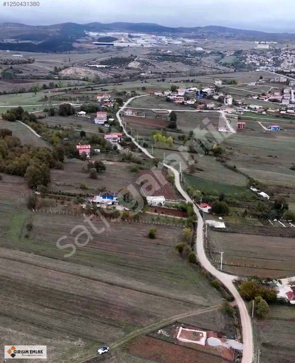 RESMİ YOLA CEPHE ANKARA YOLUNA YAKIN TARLA