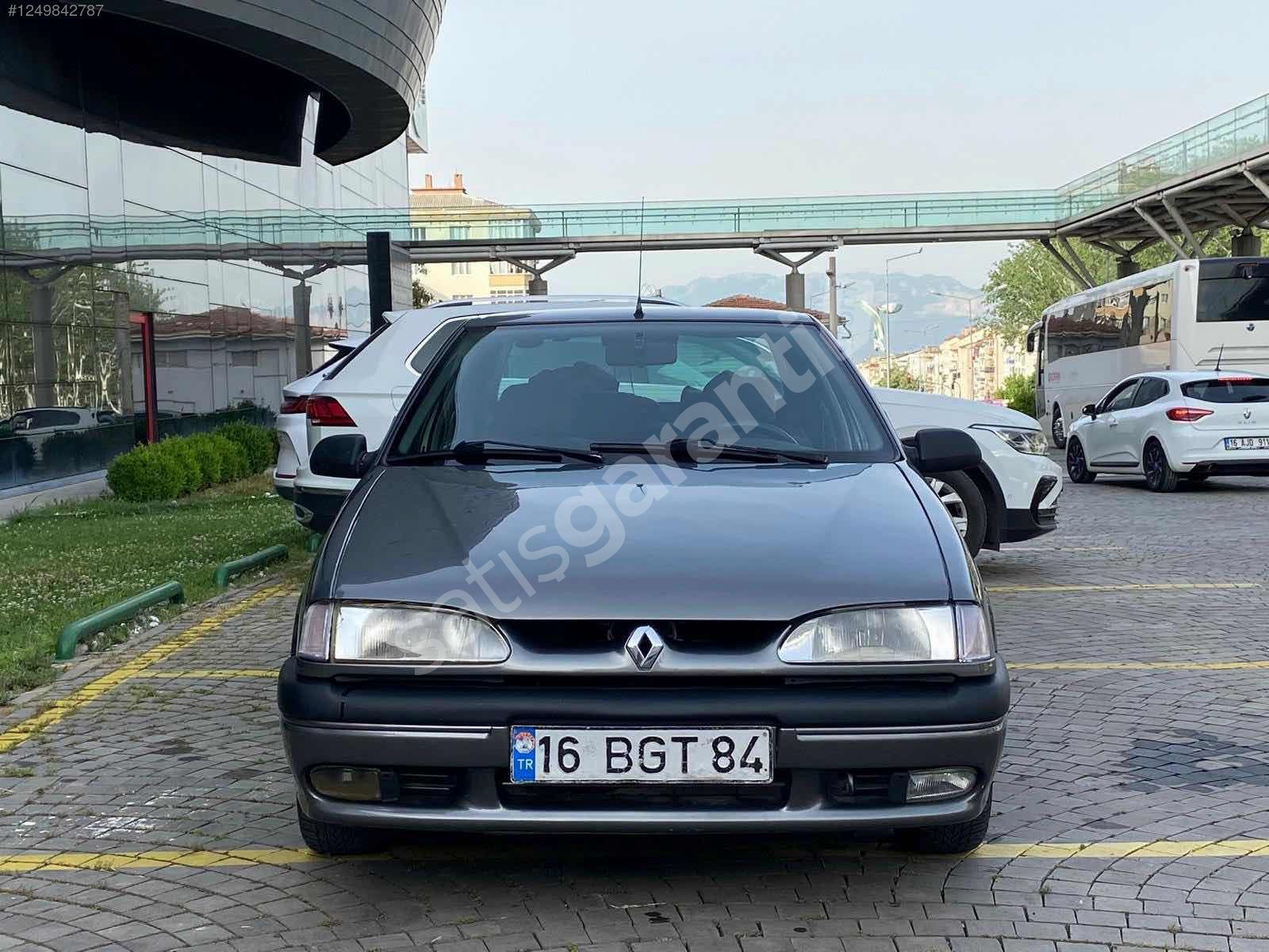 R19 1.8RTİ KLİMALI ENJEKSİYONLU AİRBAG