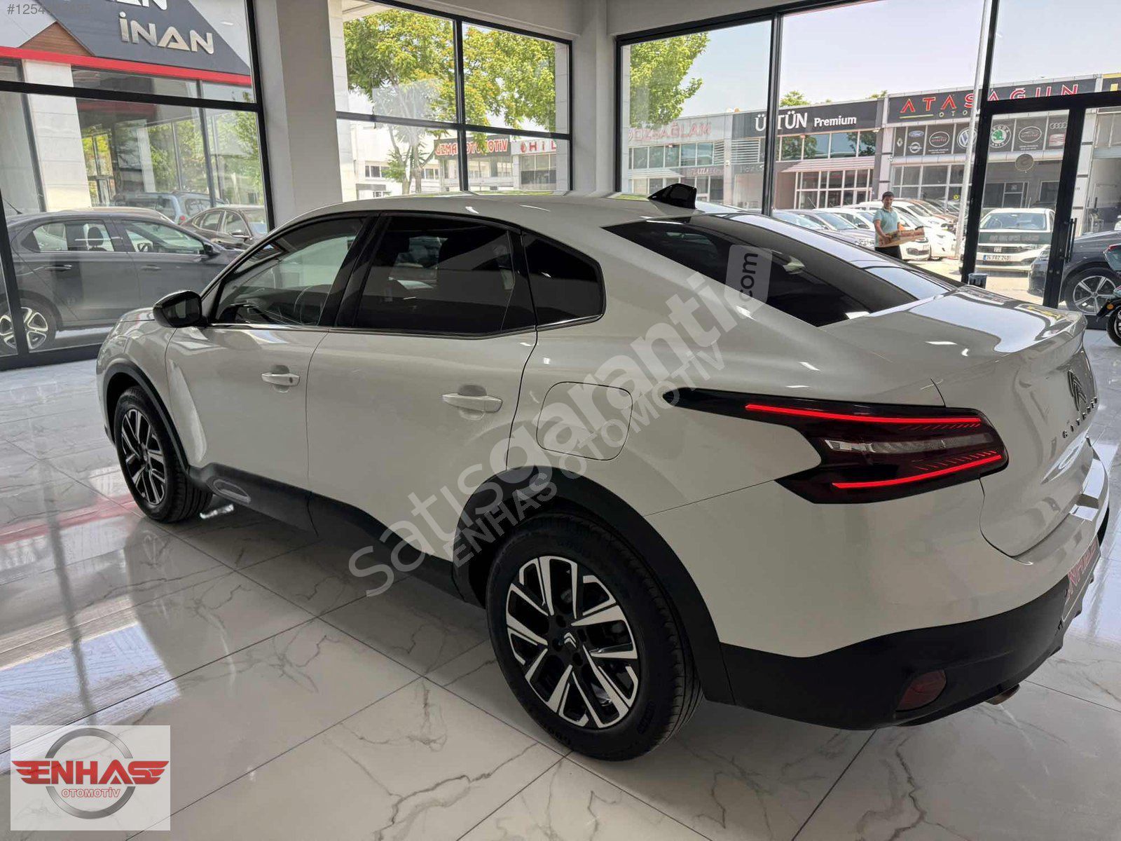 ENHAS OTOMOTİV==2024 51.000KM C4 X 1.2Puretech Shine EAT8 %20FTR