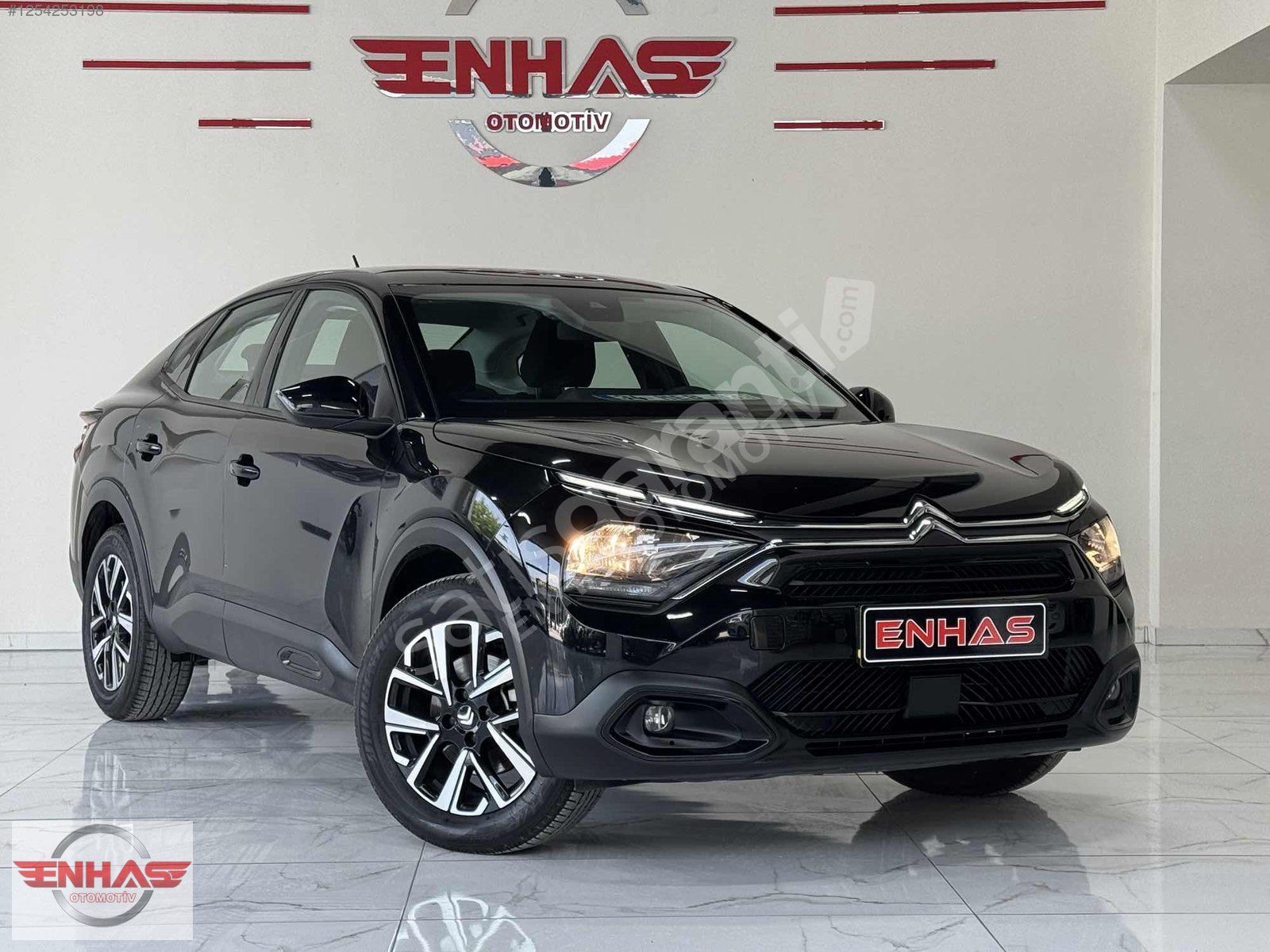 ENHAS ==2024 24.000KM C4 X 1.2 Puretech Feel Bold EAT8 %20 FTR