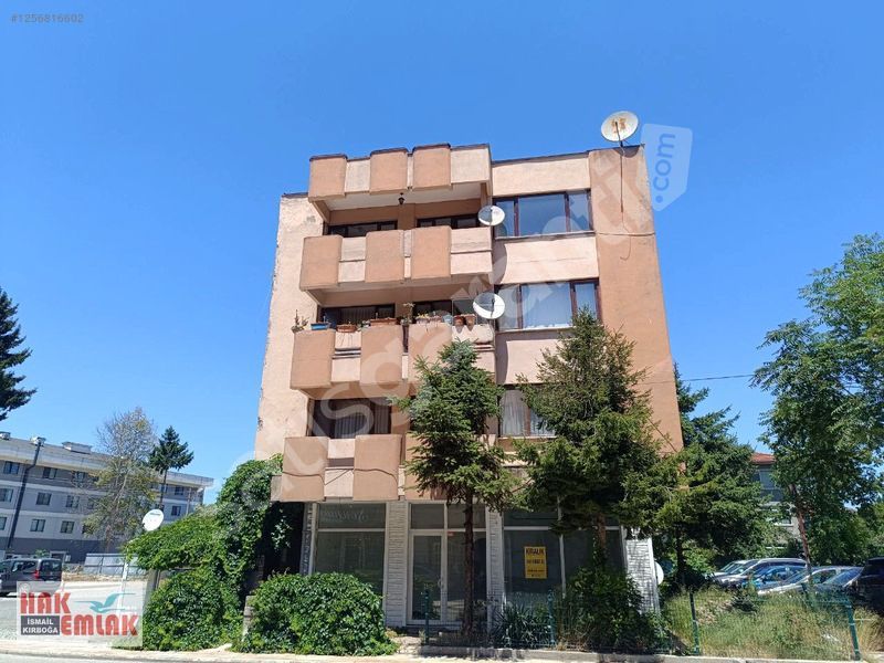 Hak Emlak'tan Tam Merkezi Konumda Kiralık 3+1 Geniş Daire