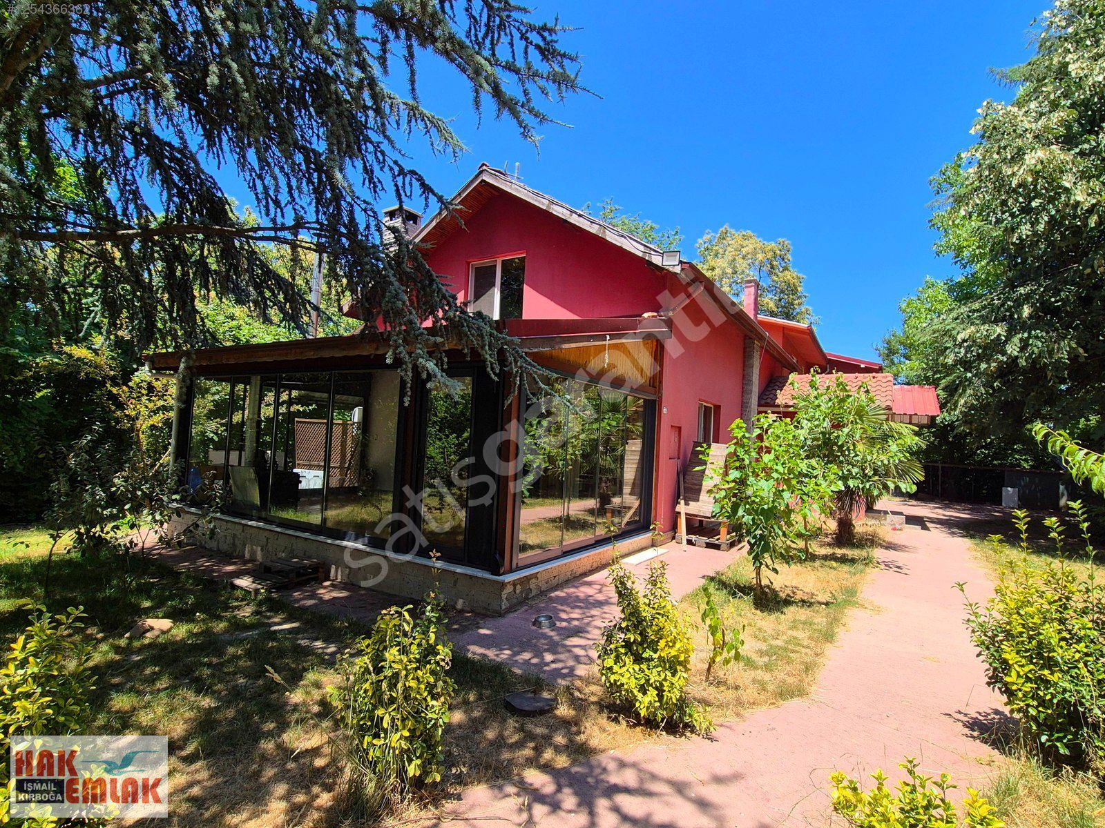 Hak Emlak'tan Pınarlar Köyünde Doğa Manzaralı Satılık 8+1 Villa