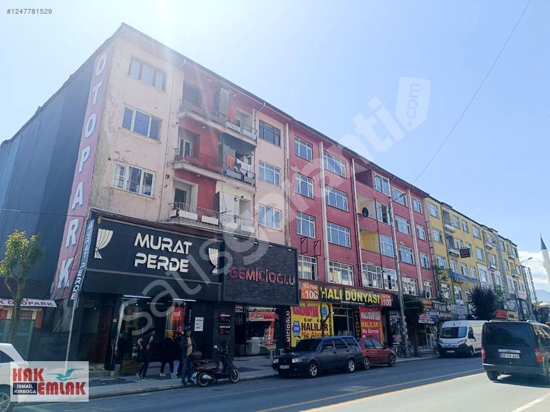 Hak Emlaktan Burhaniye Mah.de Şehir Merkezinde Kiralık 3+1 Daire