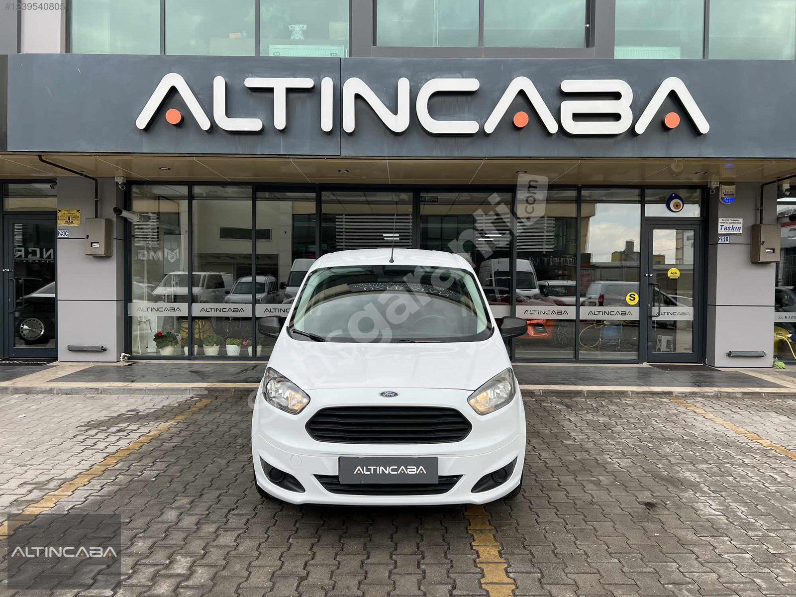 ALTINCABA'DAN 2017 FORD TOURNEO COURİER 1.5 TDCİ TREND 197.000KM