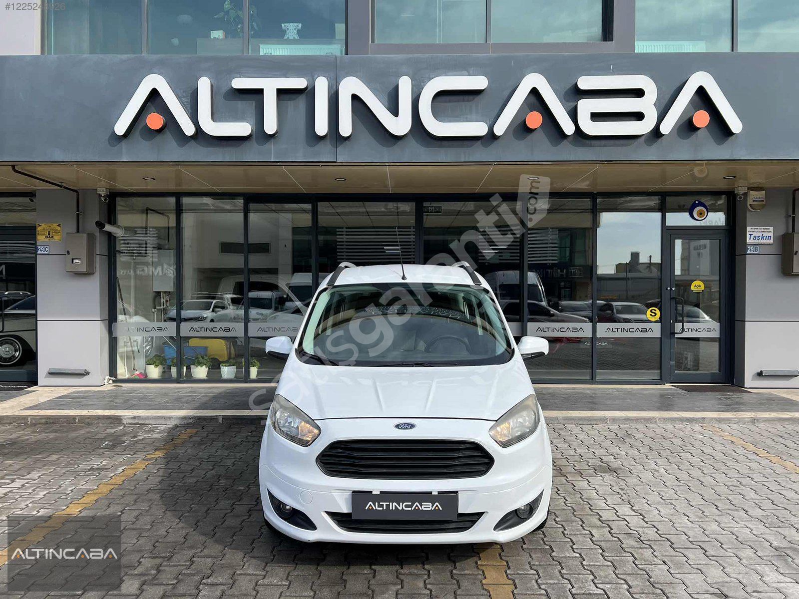 ALTINCABA'DAN 2017 FORD TOURNEO COURİER 1.6 TDCİ DELUXE 95HP
