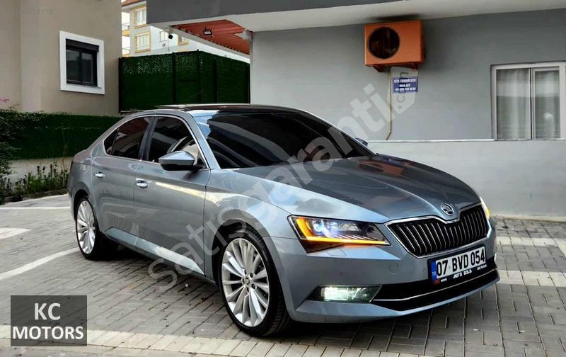 TERTEMİZ SKODA SUPER B 1.6 DİZEL OTOMATİK CAM TAVANLİ