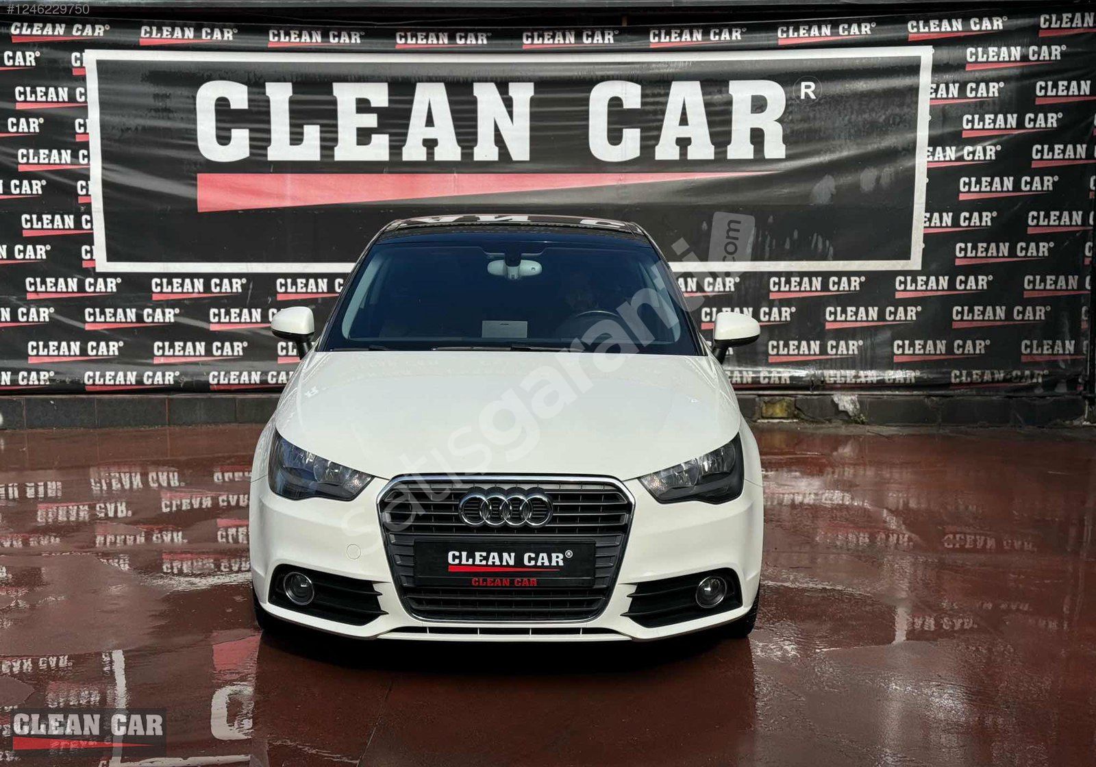 CLEAN CAR AUDİ A1 AMBİTİON 1.4 TFSİ CAM TAVANLI
