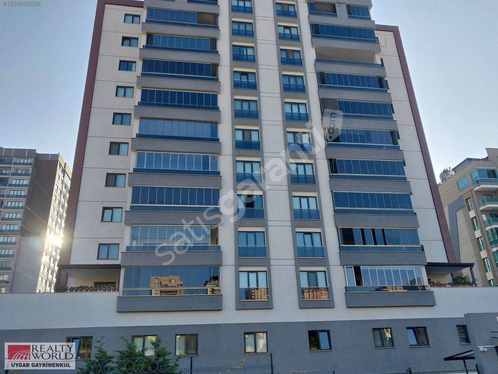 RW UYGAR'DAN 23 NİSAN DA 3+1, 165 M2 DUBLEX DAİRE.