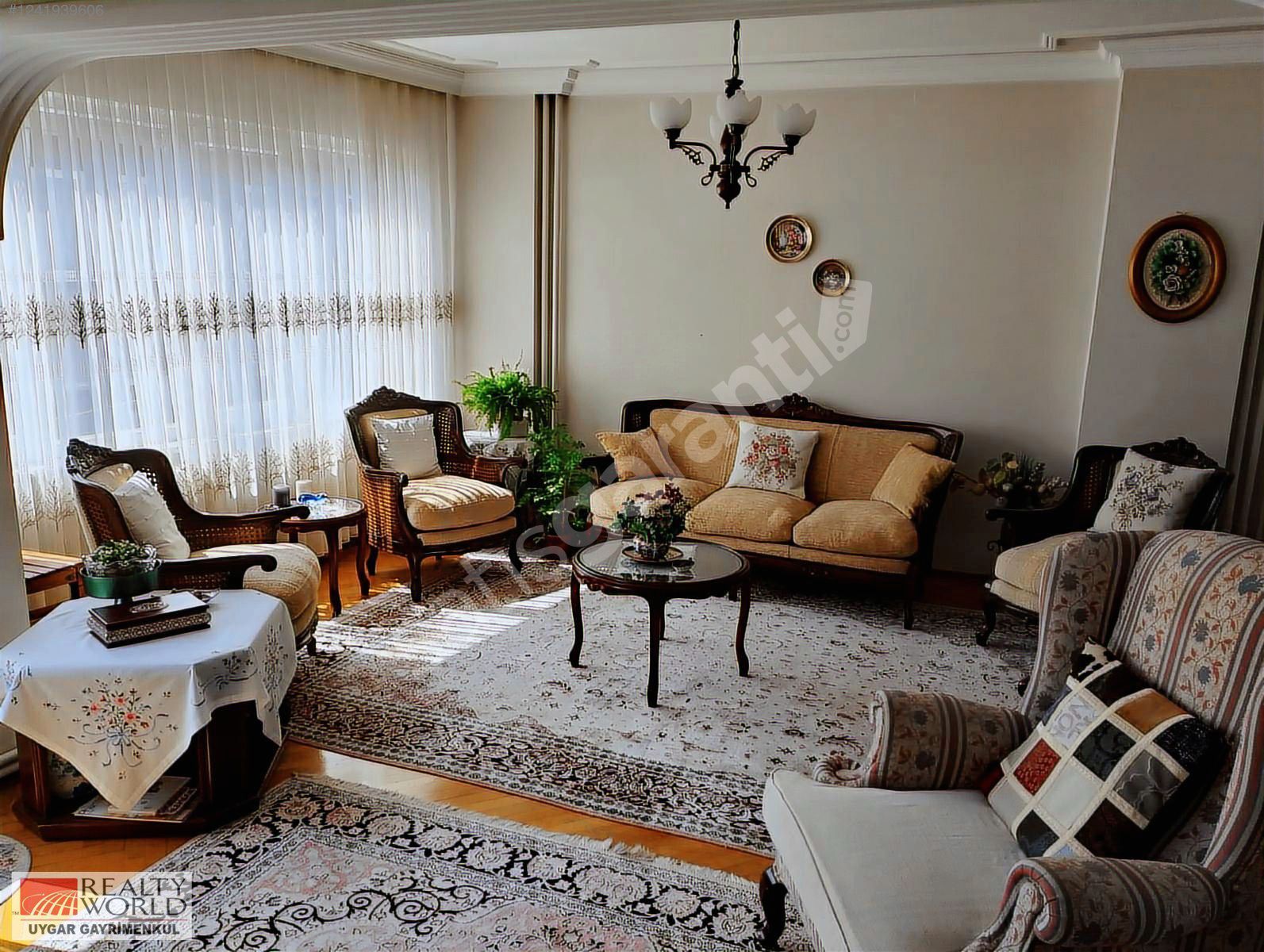 RW UYGAR 'DAN ŞEHRİN KALBİNDE MERKEZİ KONUMDA GENİŞ 2+1 DAİRE