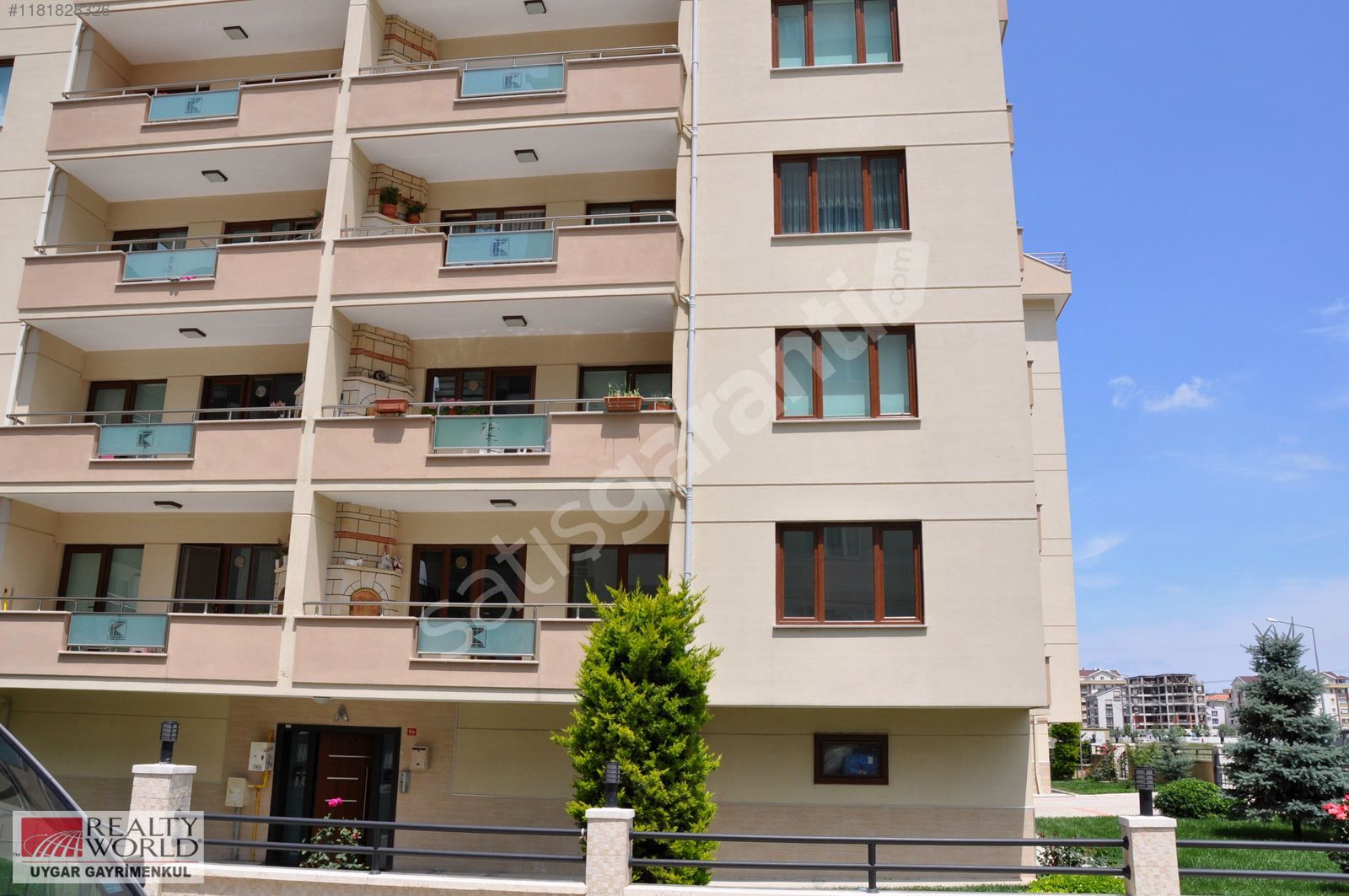 ALTINŞEHİR DE METRO KARŞISI 3+1 DAİRE