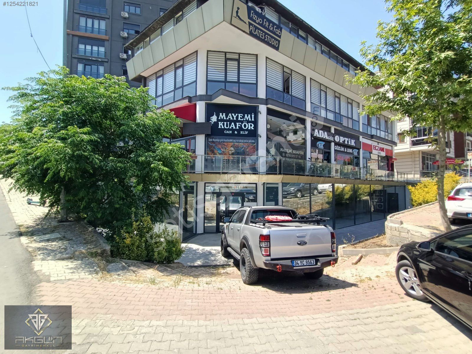 Maltepe Adatepe de Merkezi Köşe Geniş Dükkan