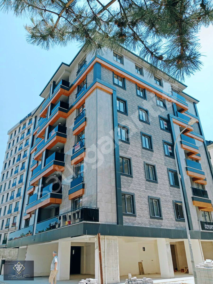 Kartal Esentepe de Cadde Üzeri 2+1 Geniş Daire