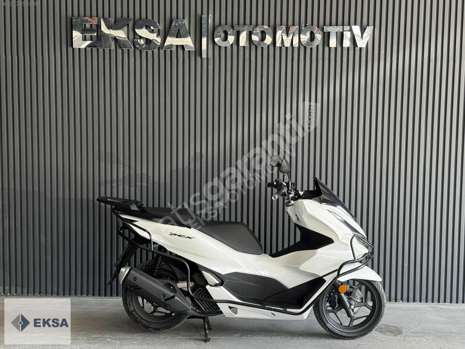 EKSA'dan 2023 Model Pcx Akıllı Çanta + Koruma Demiri