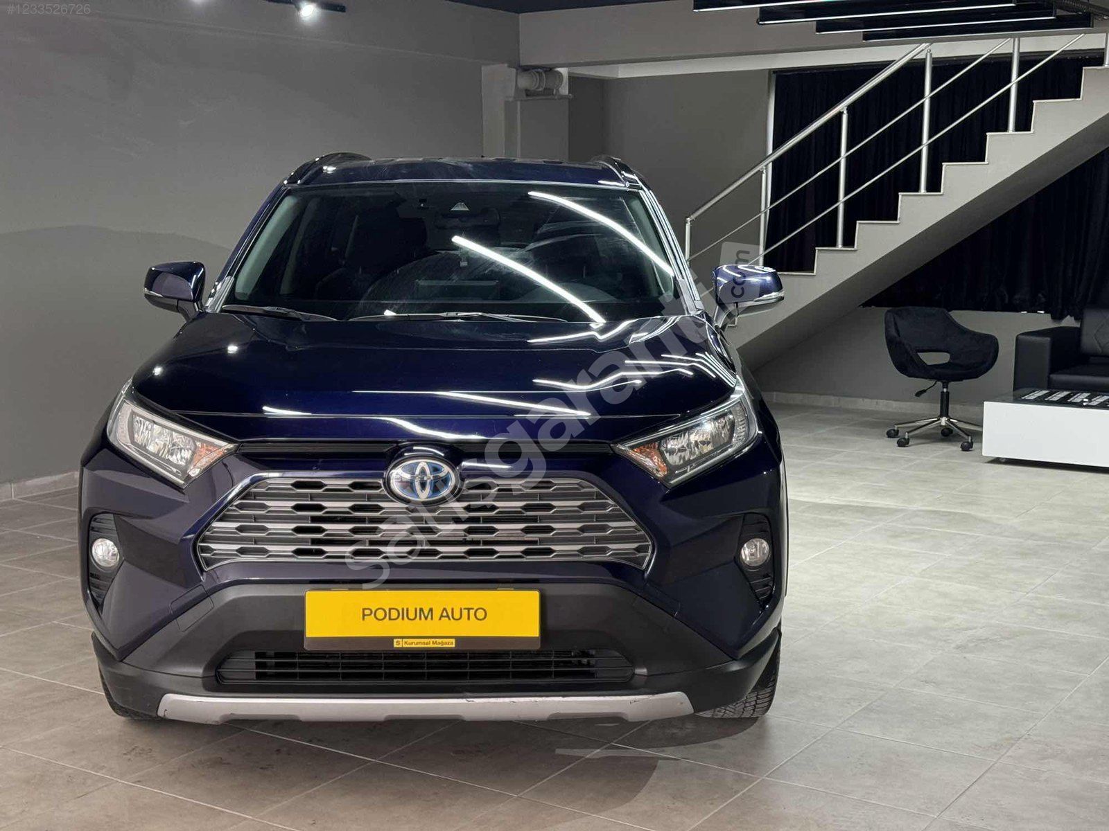 PODİUM AUTO'dan Toyata RAV4 TEMİZ HASARSIZ