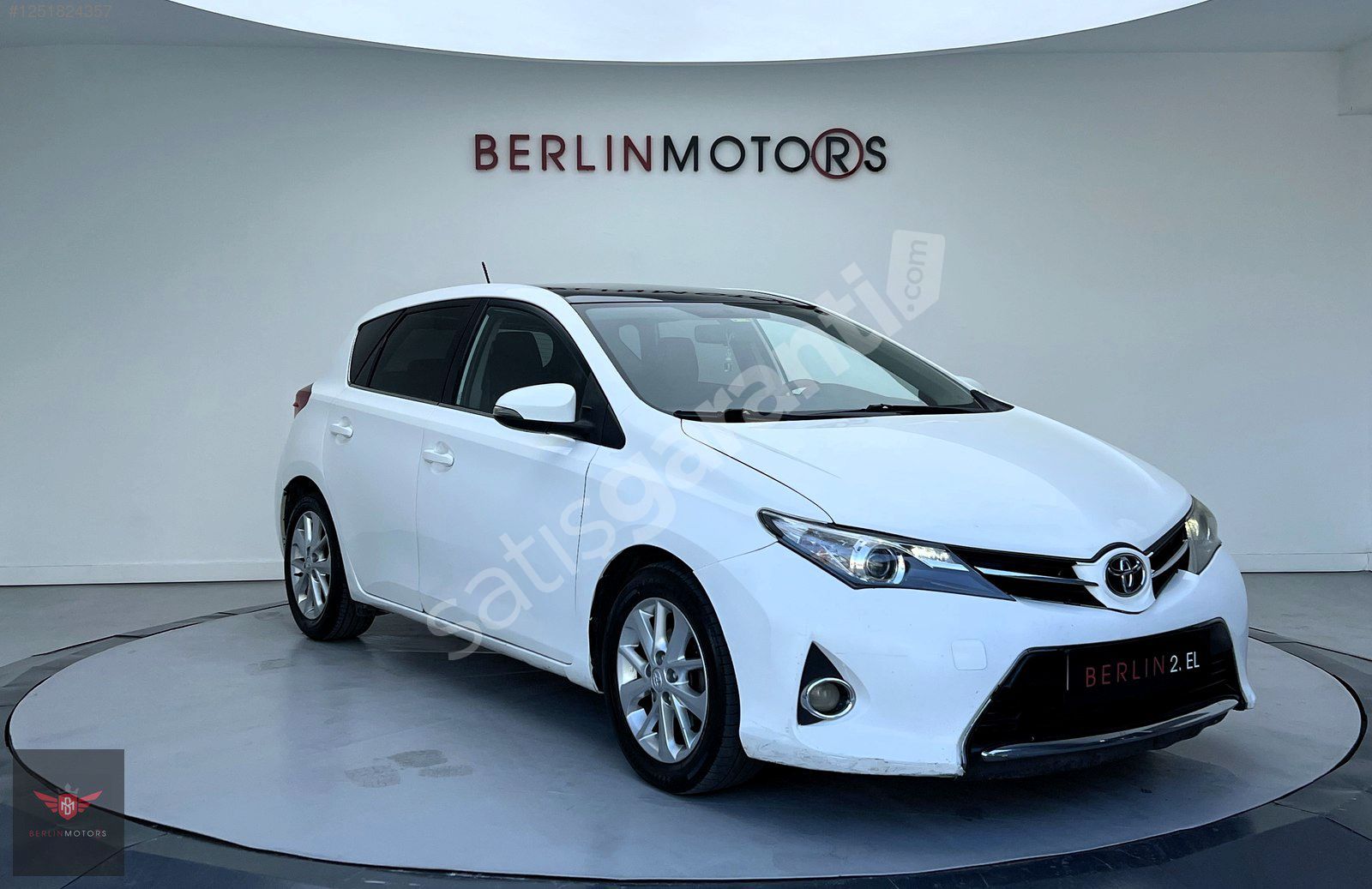 "Berlin Motors"2013 TOYOTA AURİS ACTİVE SKYPACK DEĞİŞENSİZ