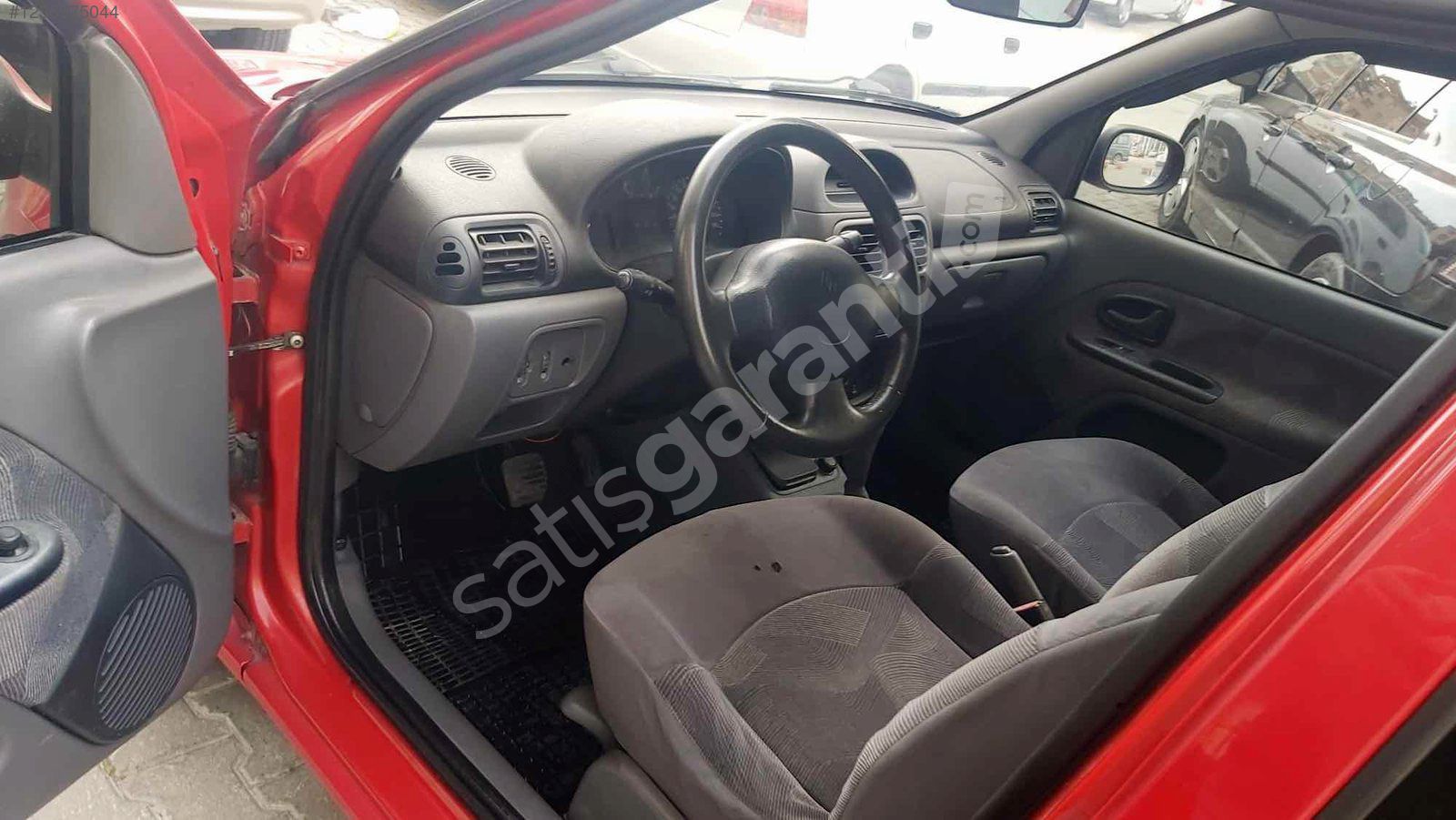 ABS Lİ ÇİFT HAVA YASTIKLI OTOMATİK KIRMIZI RENK CLİO