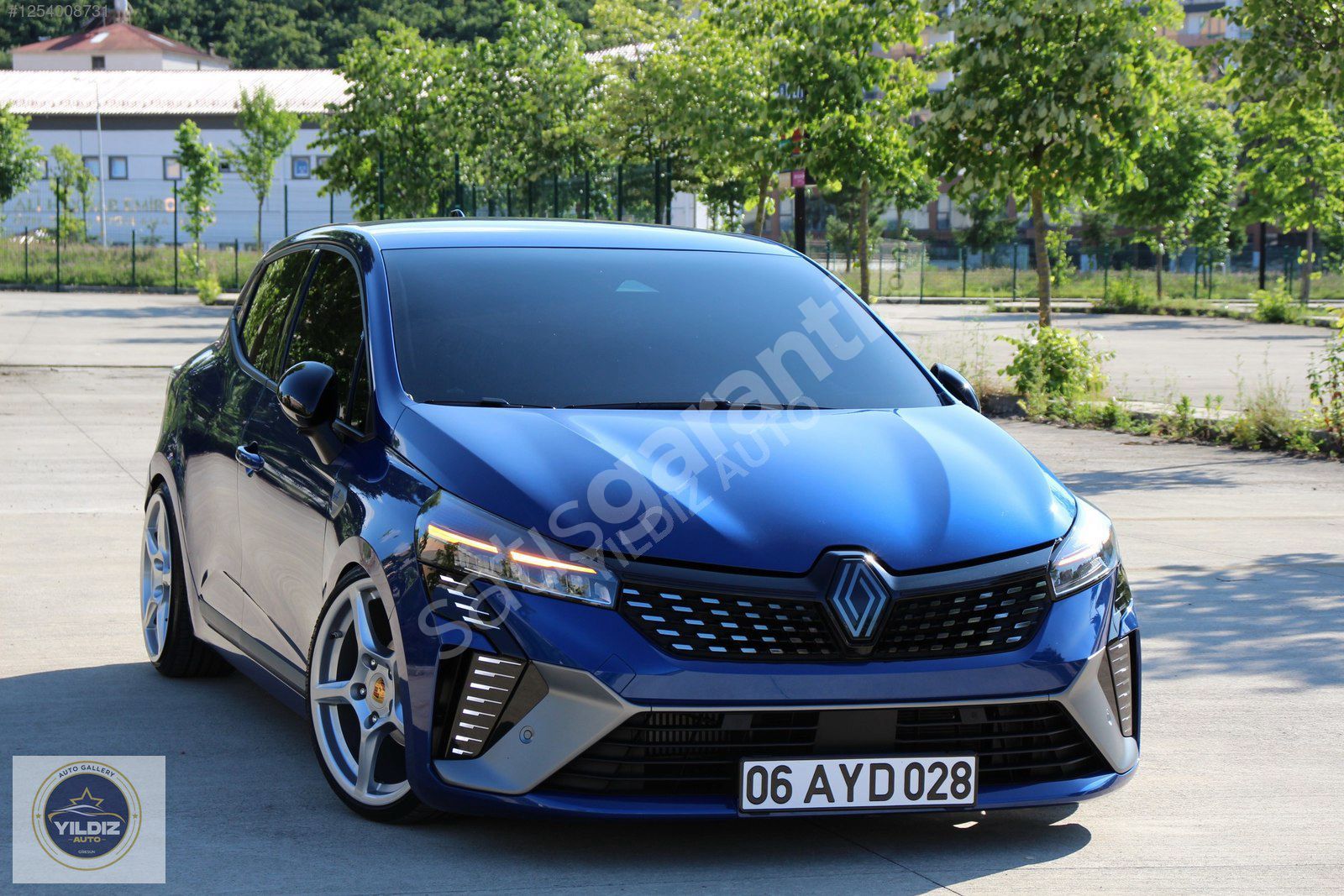 YILDIZ AUTO'DAN 2024 RENAULT CLİO 1.0 TCE TECHNO ESPRİT ALPİNE
