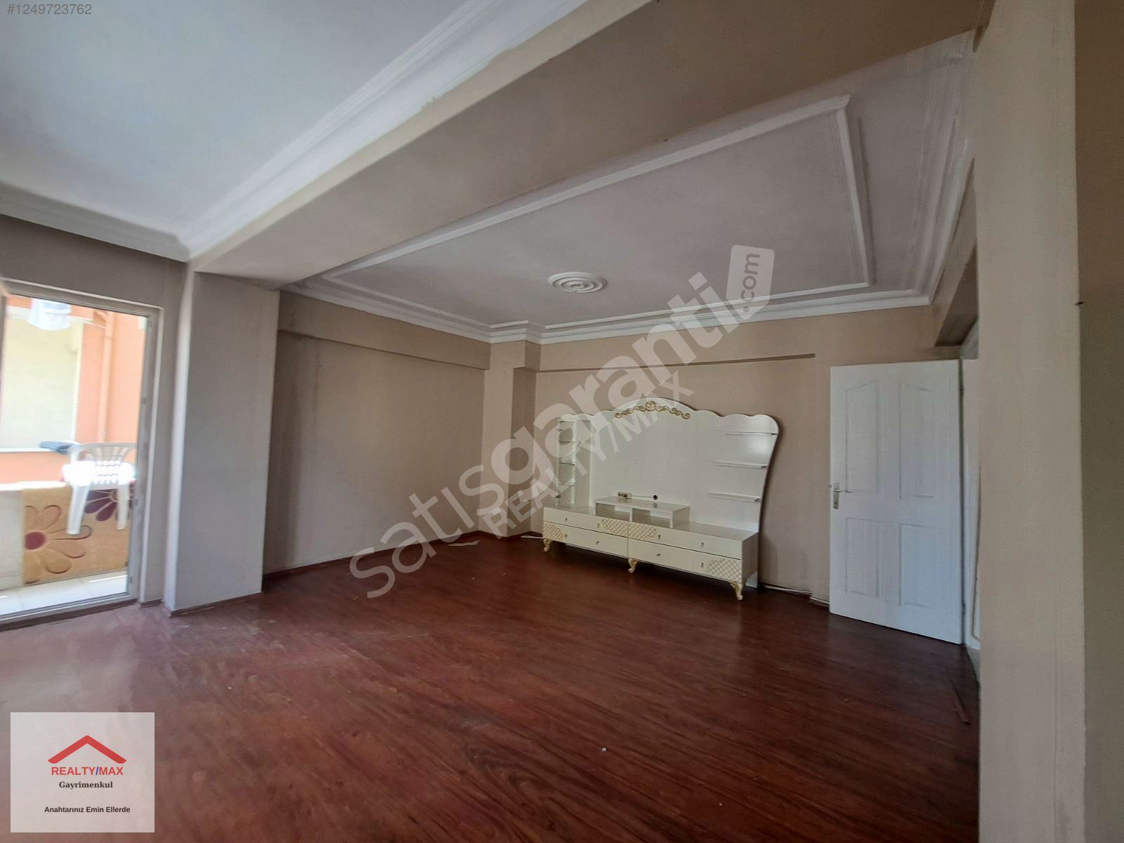 ÜMRANİYE SİTE MAH. FİNANS MEKEZİNE YAKIN 3+1 BOŞ DAİRE