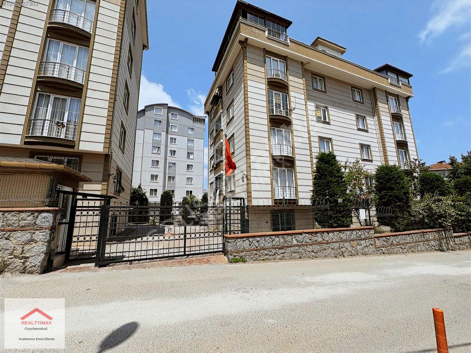 KURTKÖY METROYA YAKIN AÇIK OTOPARKLI 3+1 FERAH SATILIK DAİRE
