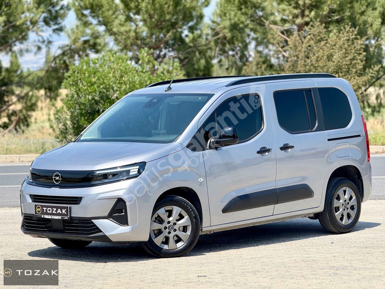 2025 HATASIZ BOYASIZ 8 BİN KM DE OPEL COMBO 1.5 D EDİTİON