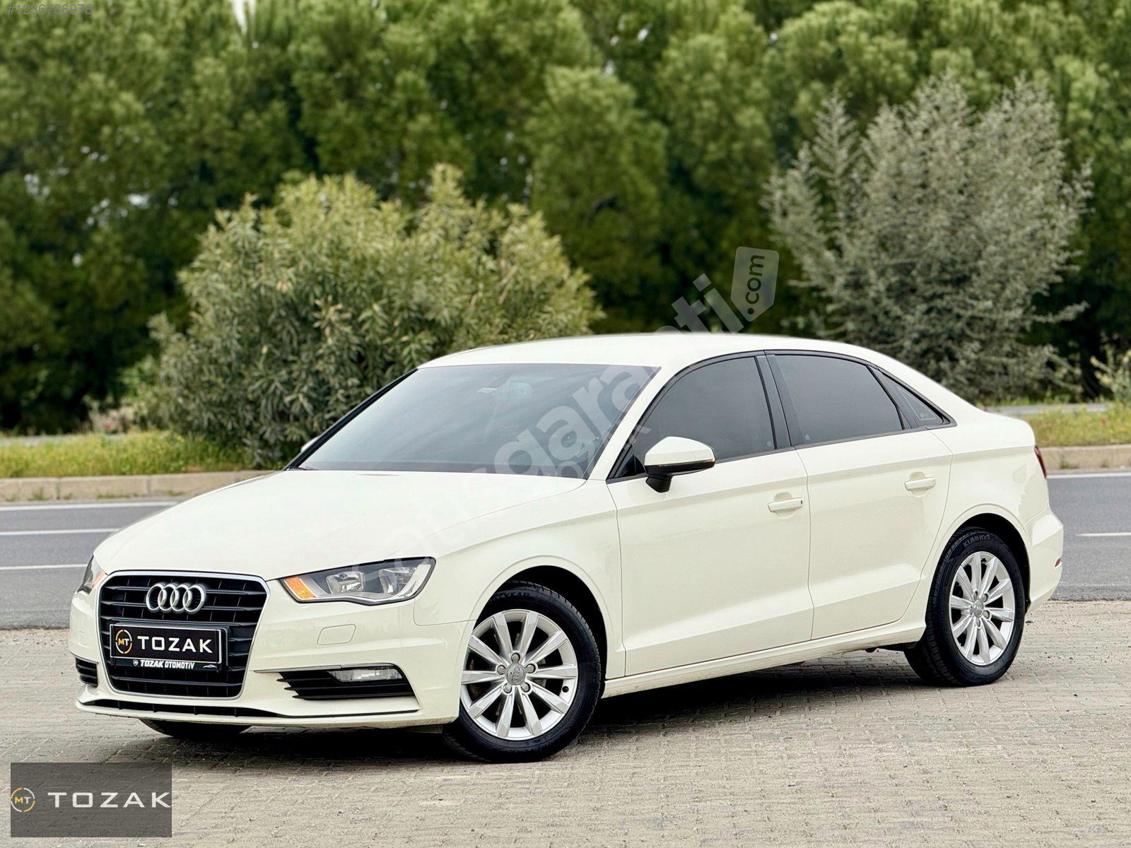 HATASIZ 2015 AUDİ A3 SEDAN 1.6TDİ ATTRACTİON S-TRONİC CAM GİBİ