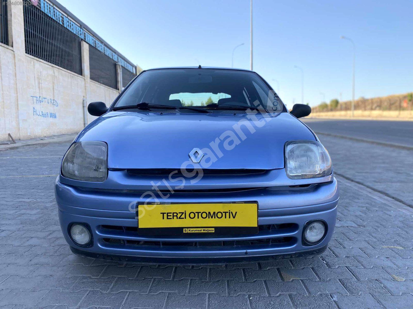 TERZİ OTOMOTİV'DEN 2001 MODEL LPG'Lİ TEMİZ CLİO