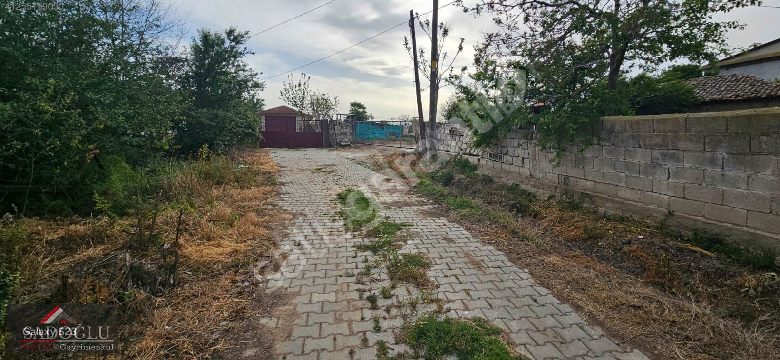 TEKİRDAĞ HAYRABOLU BÜYÜKKARAKARLI'DA İÇERİSİNDE EV OLAN ARSA
