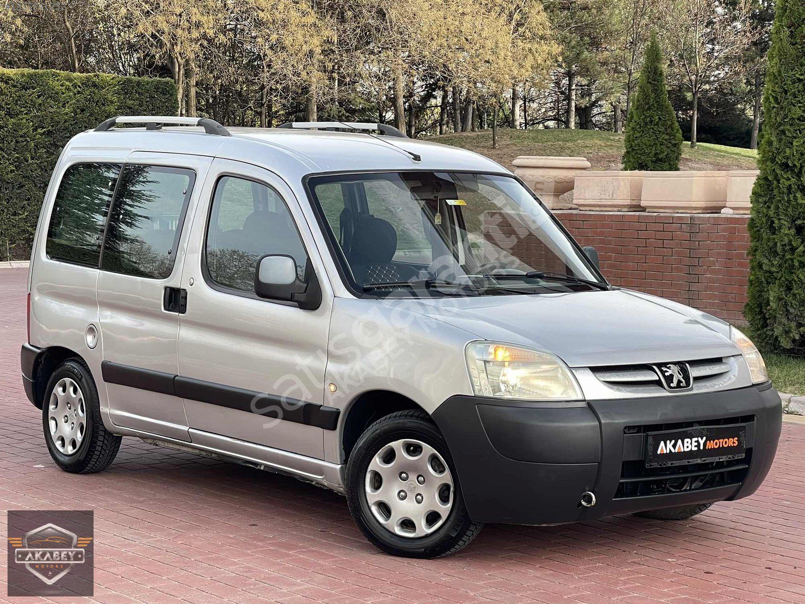 AKABEY MOTORS'DAN 1.9 D PEUGEOT PARTNER DEĞİŞENSİZ