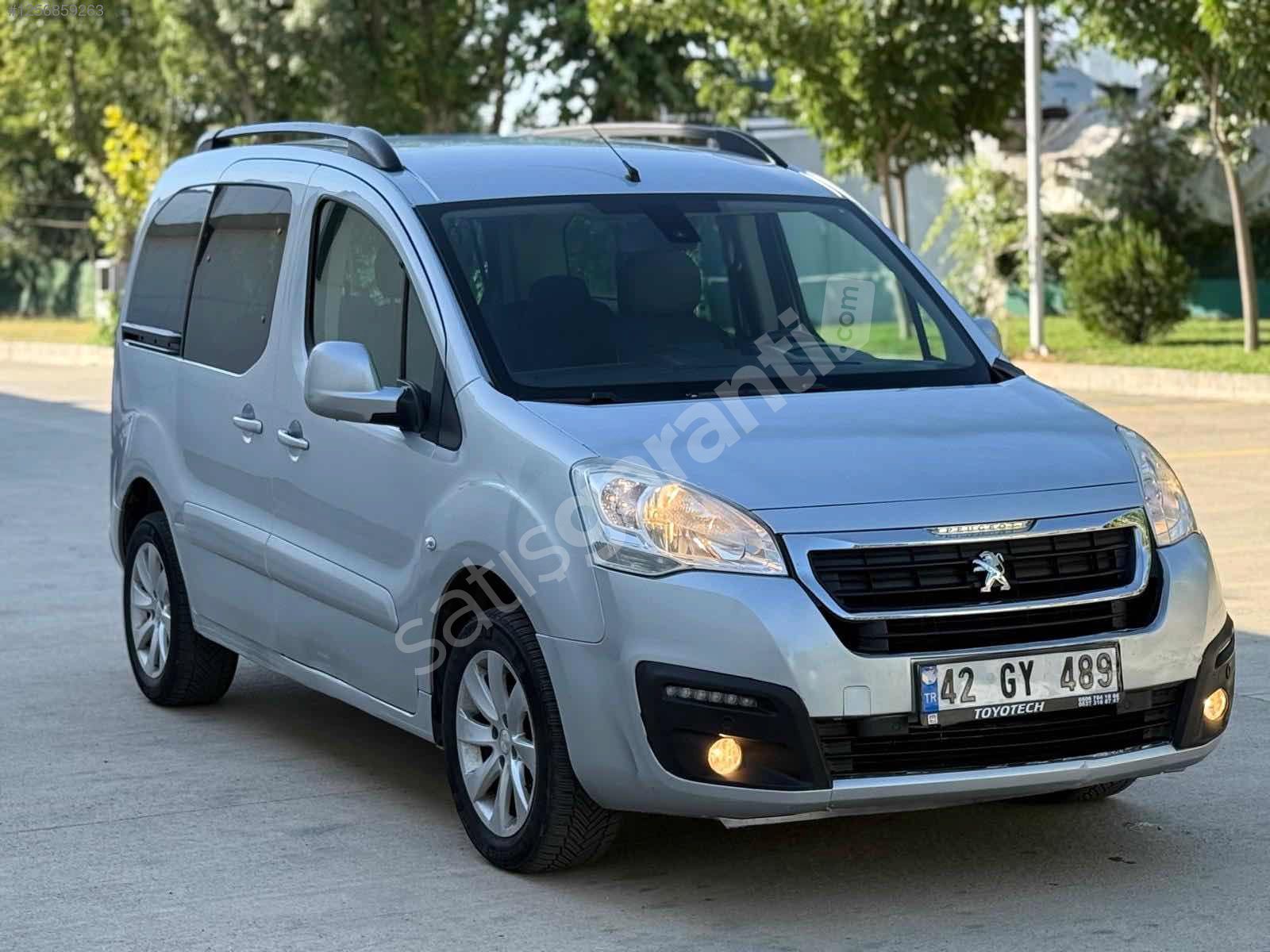 Berat auto dan çok temiz ayle aracı 160 binde