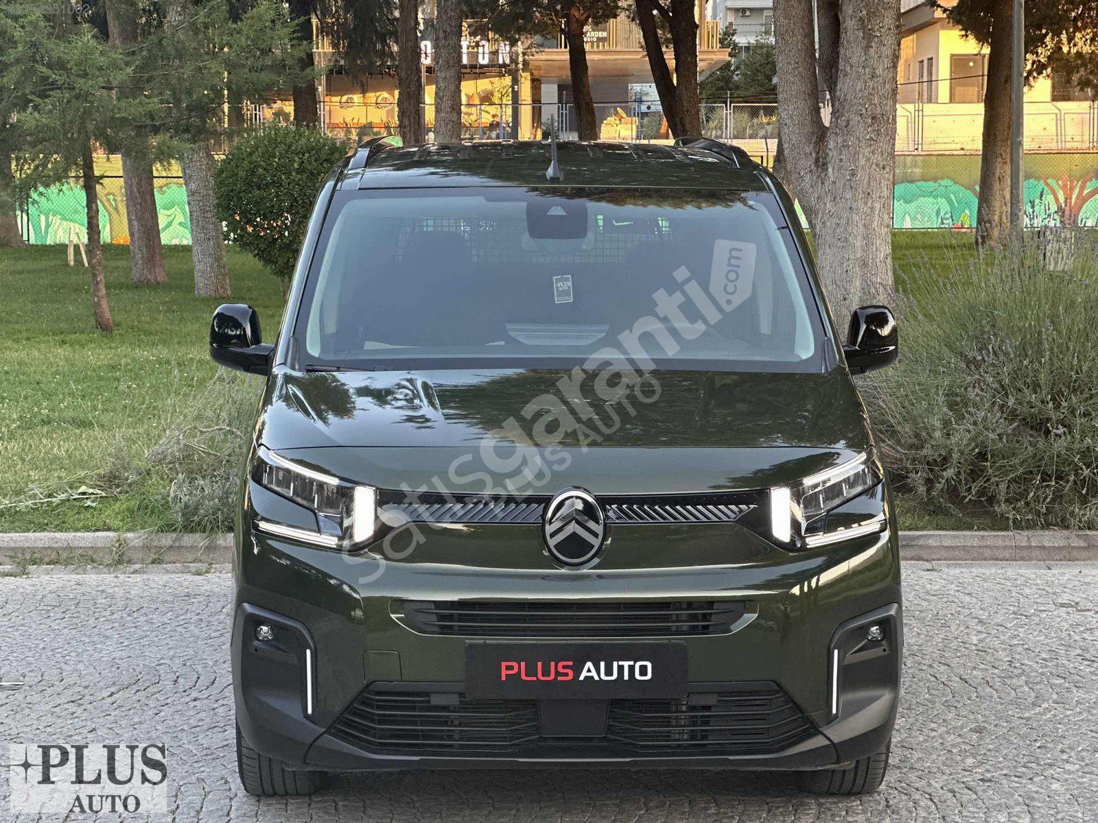 PLUS AUTO HATASIZ BOYASIZ CİTROEN BERLİNGO 1.5 BLUEHDI FEEL BOLD