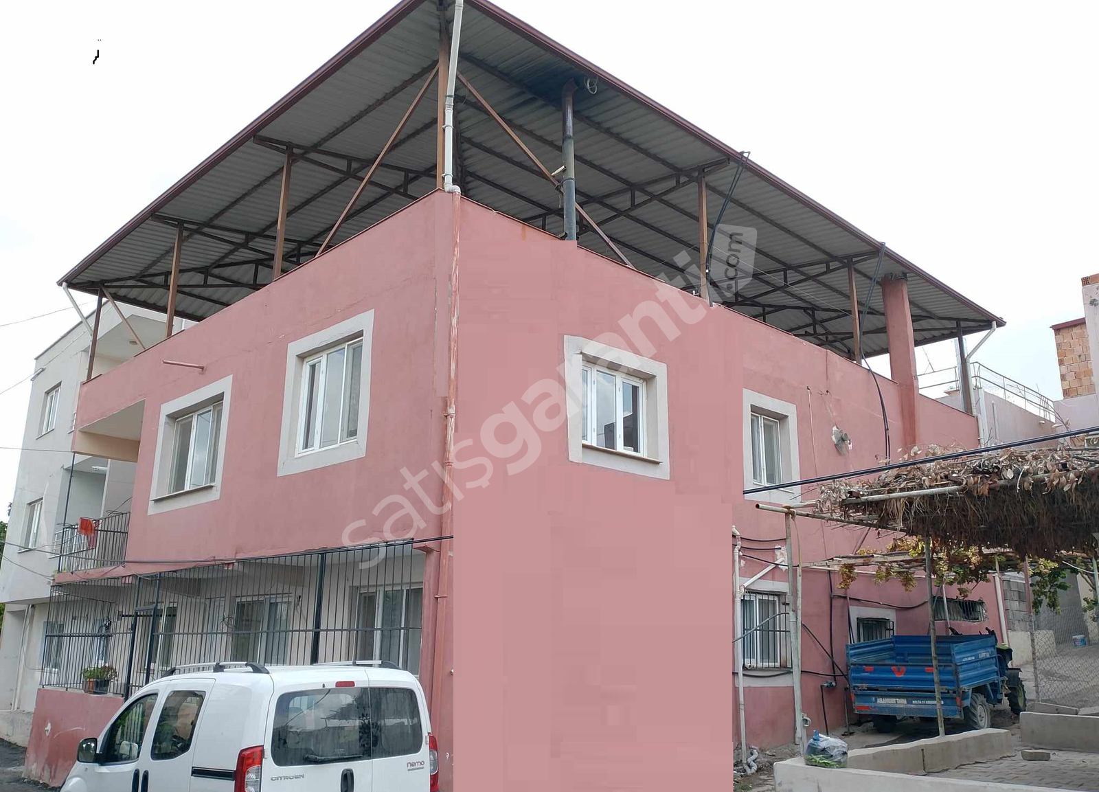 Müstaki 2 Katlı Ev 2 Adet 3+1 Daire