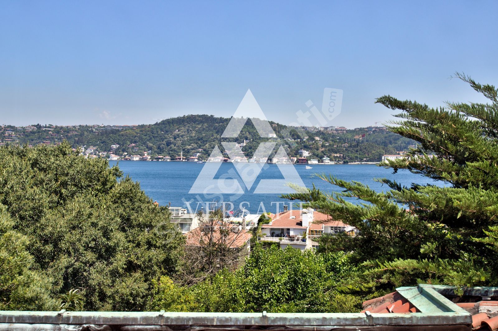 KURUCESME ARNAVUTKOY OZEL SITEDE 2500 M2 BAHCE ICERISINDE VILLA