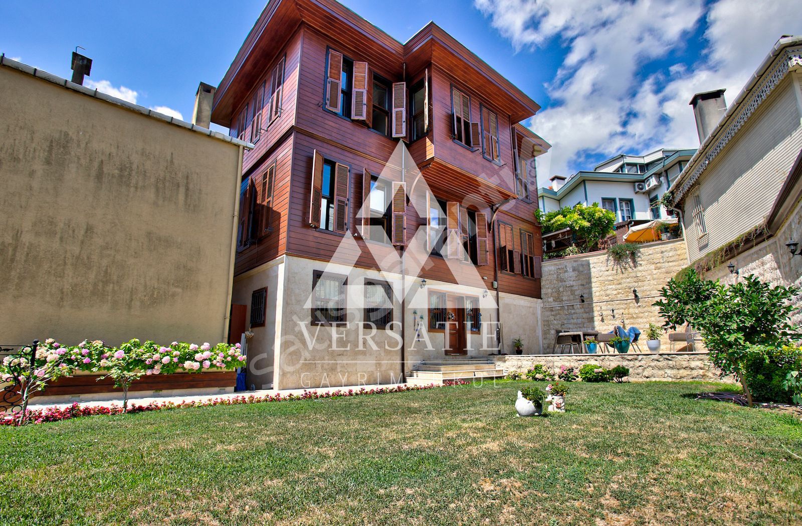 RUMELİ HİSARI'NDA BOĞAZ MANZARALI BAHÇELİ SATILIK 4+2 KÖŞK