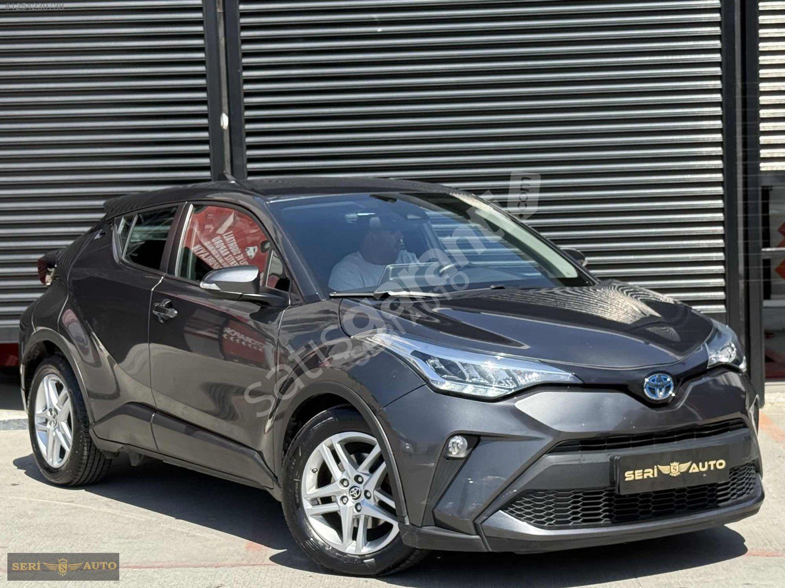 SERİ AUTO'DAN 2023 TOYOTA C-HR 1.8 HYBRİD FLAME