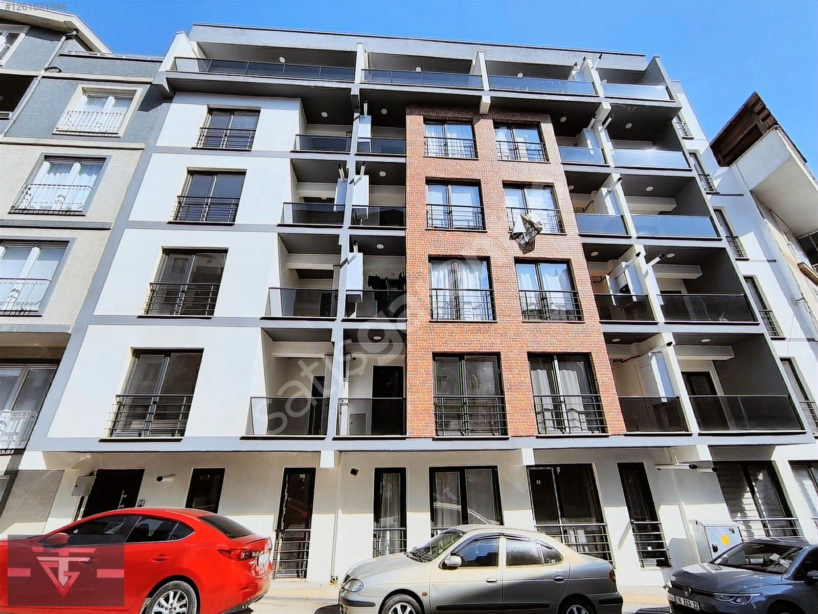 TURAN GAYRİMENKULDEN ELMA SİTESİNDE SATILIK 1+1 ARAKAT DAİRE