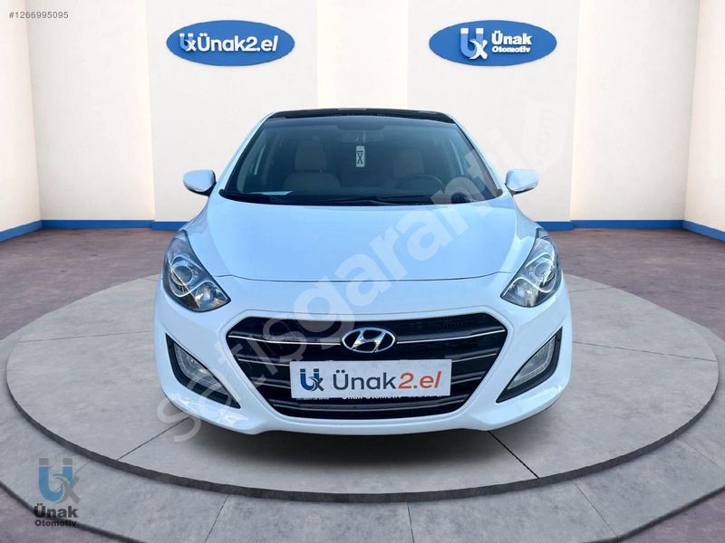179000KM İ30 STYL DESİGN PACK OTOMATİK DİZEL CAM TAVANLI
